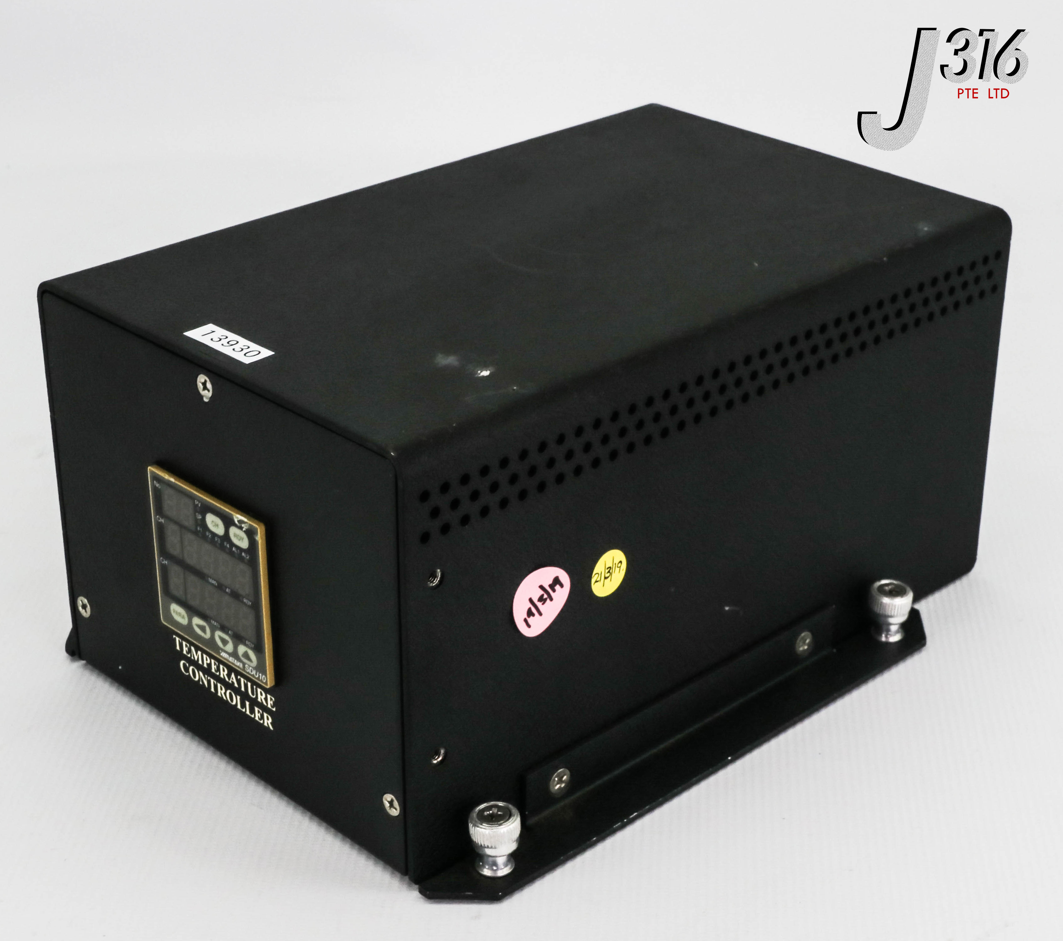 13930 APPLIED MATERIALS YAMATAKE TEMPERAURE CONTROLLER 0190-26463